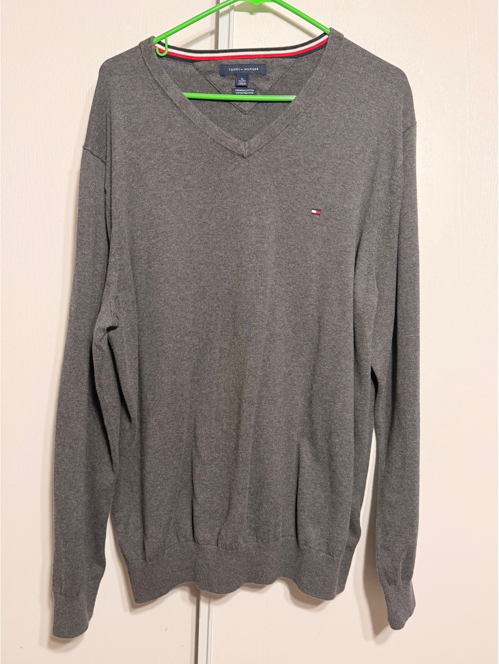 Tommy Hilfiger Men’s XL V Neck Sweater Gray Premium Cotton Flag Logo